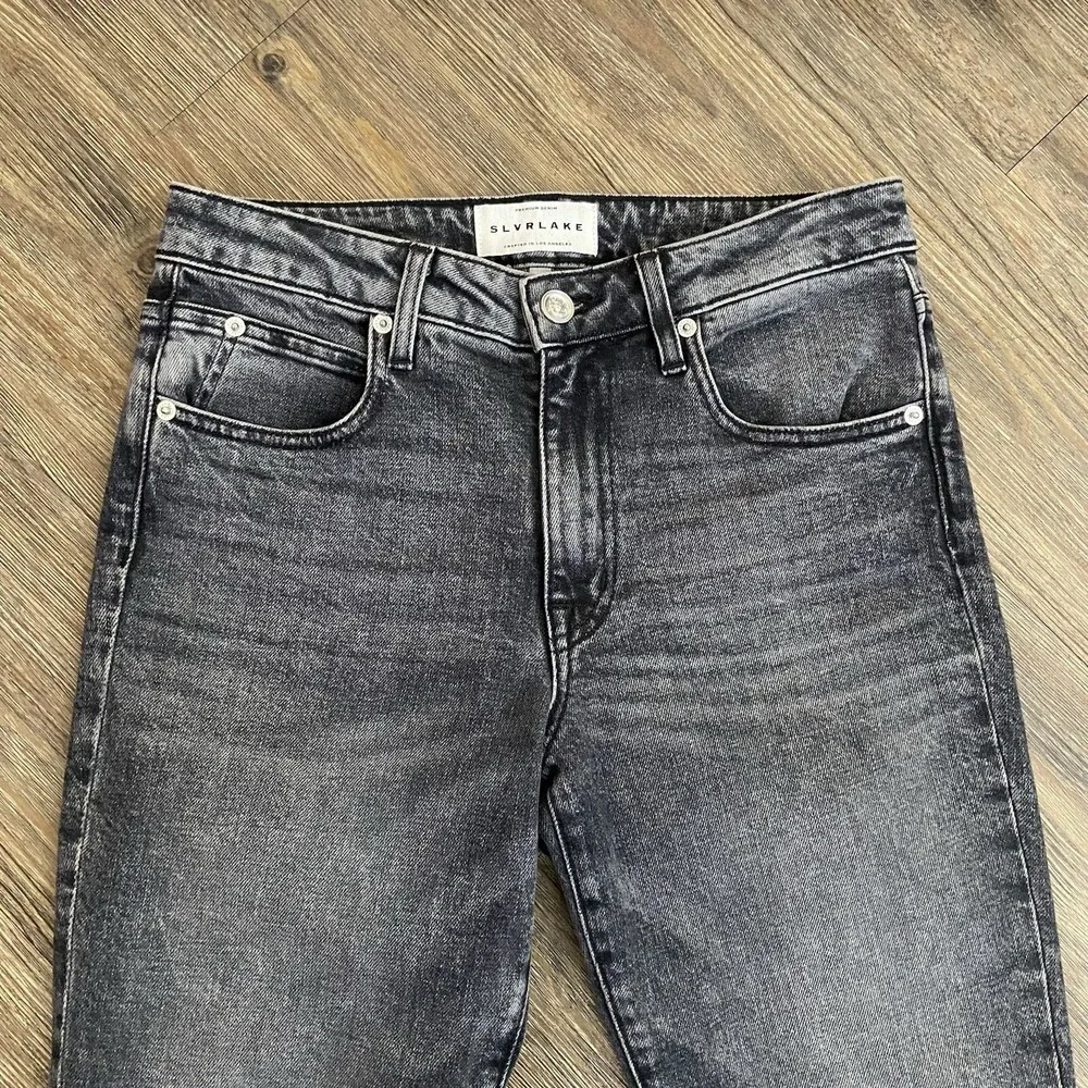 SLVRLAKE Lou Lou Slim Straight Jeans In River‎ Moon Grey Wash Size 26